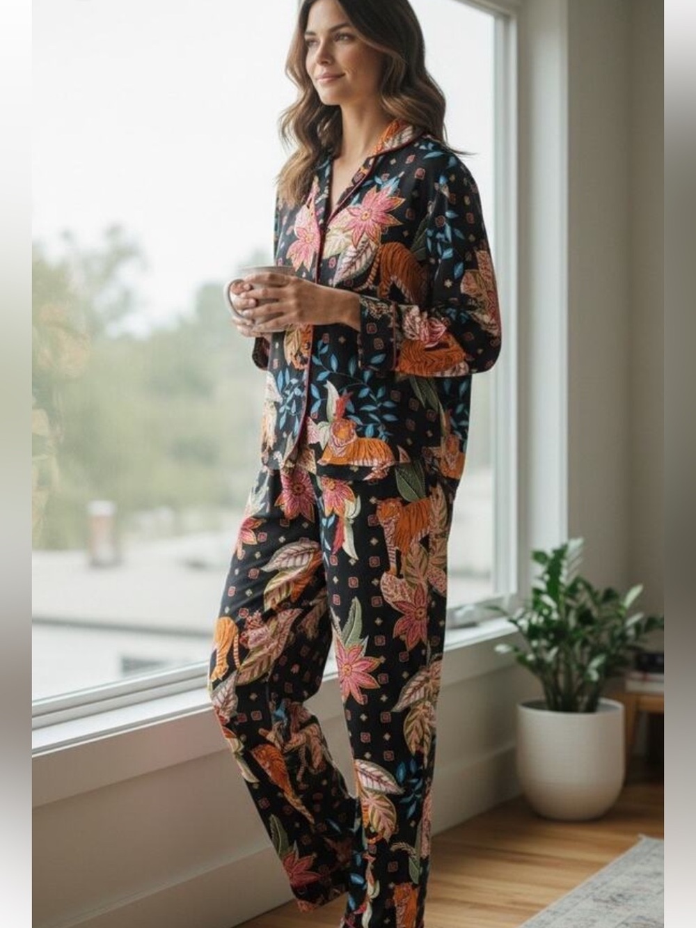 Room Service Women’s Black Tiger and Tropical Floral Print Pajama Set Women’s M